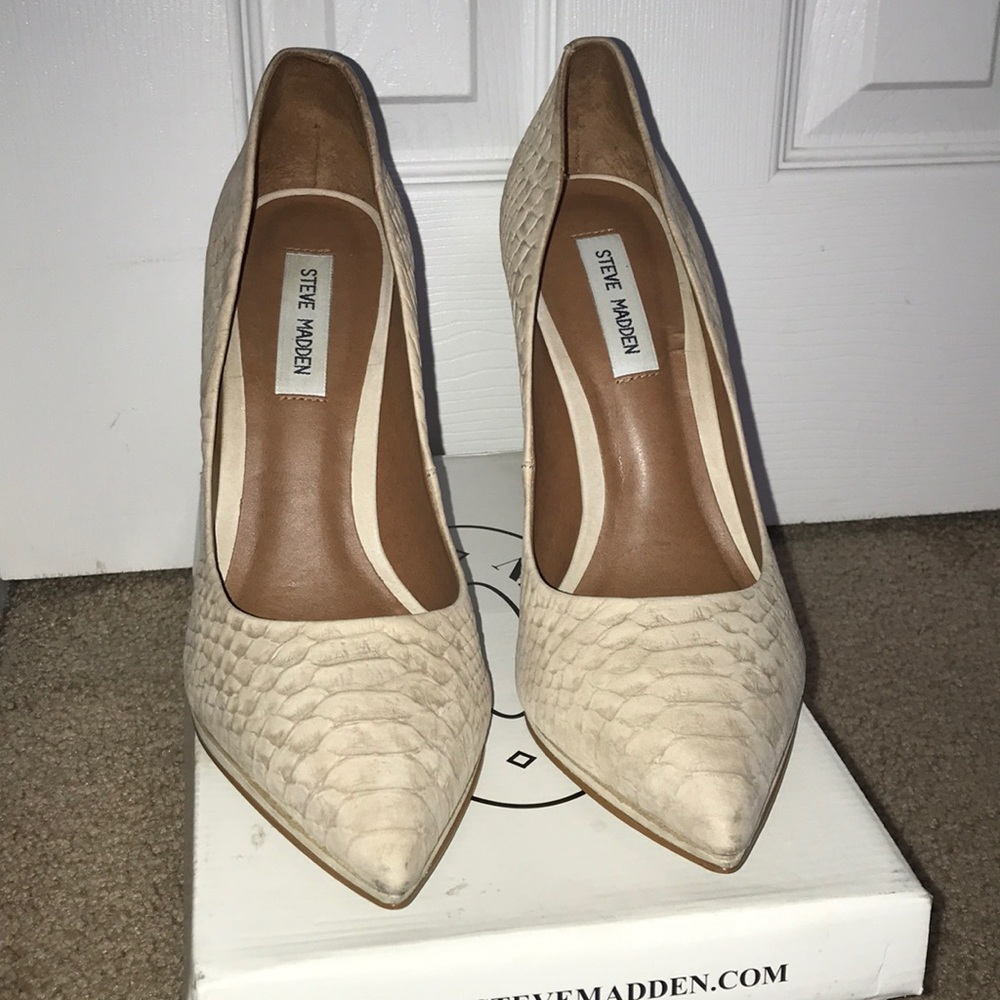 Steven Madden Hellix Taupe Snake Shoes size: 10